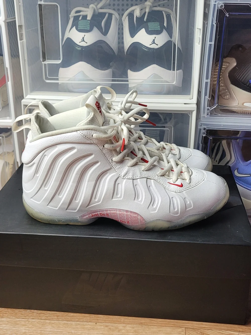 %Nike Little Posite One KSA Boys Size 5.5Y White Red cn5268-100 A 11